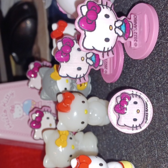 Limited Edition Sanrio Egg Surprise! Army of Hello Kittys - Picture 4 of 16